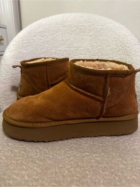 Chestnut Suede Cozy Shearling Lined Boots by Smaibulun (UGG Australia)